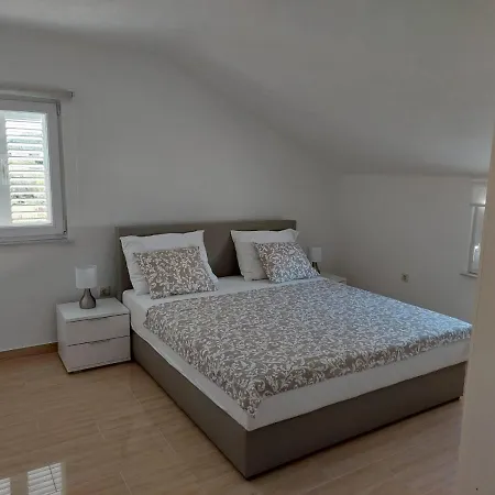 Vucemil Apartment *