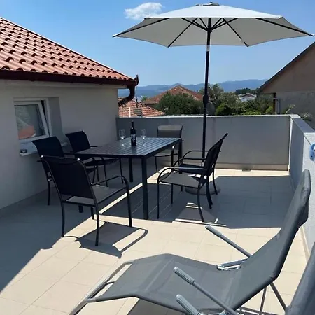 Vucemil Apartment *